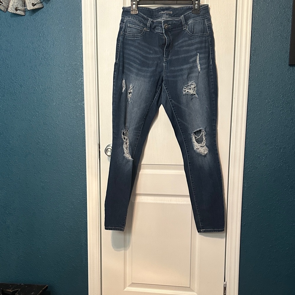 ☑️Maurice’s distressed Skinny Jeans